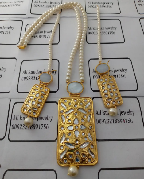 Pendant set