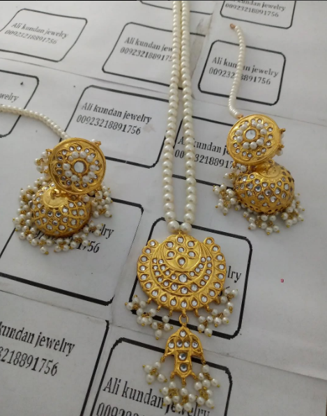 Pendant set