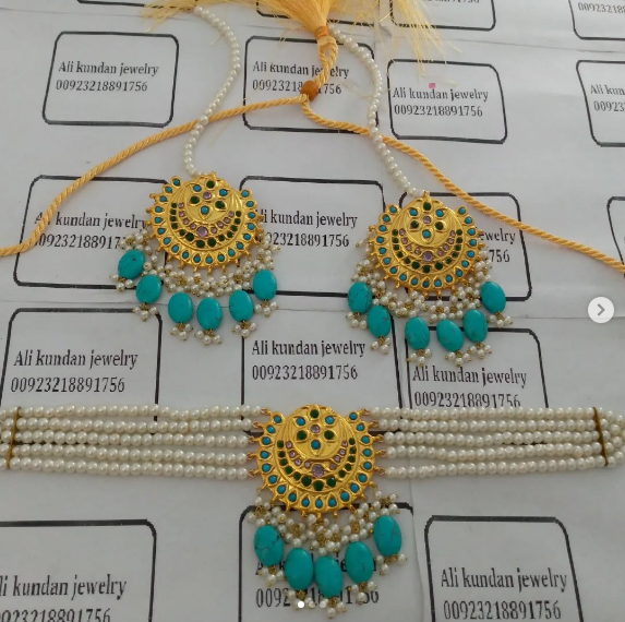 طقم عقد تشوكر