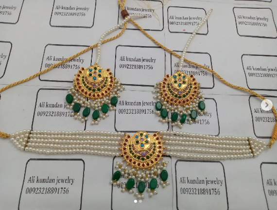 طقم عقد تشوكر