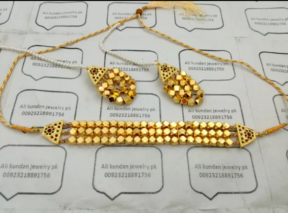 Choker set multani bol