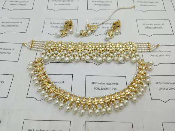 Necklace and choker set